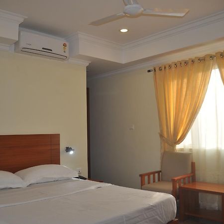 Vettoor Nanas Inn Ettumanoor エクステリア 写真